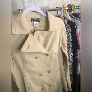 Patagonia Trench Coat is a vintage mid-length jacket in tan, size 8.